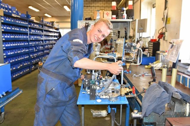 Vierde generatie aan het werk bij De Waal